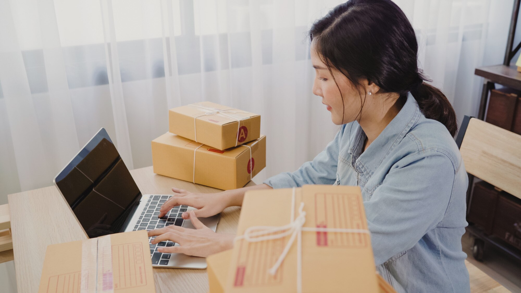 Starting a Delivery Service Business: Complete Guide for 2025